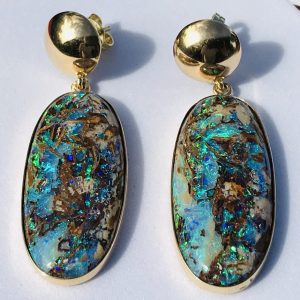Flashes of an Opal
